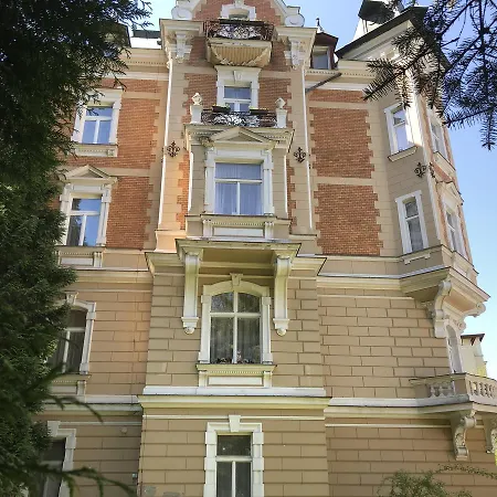 Charlotte Szálloda